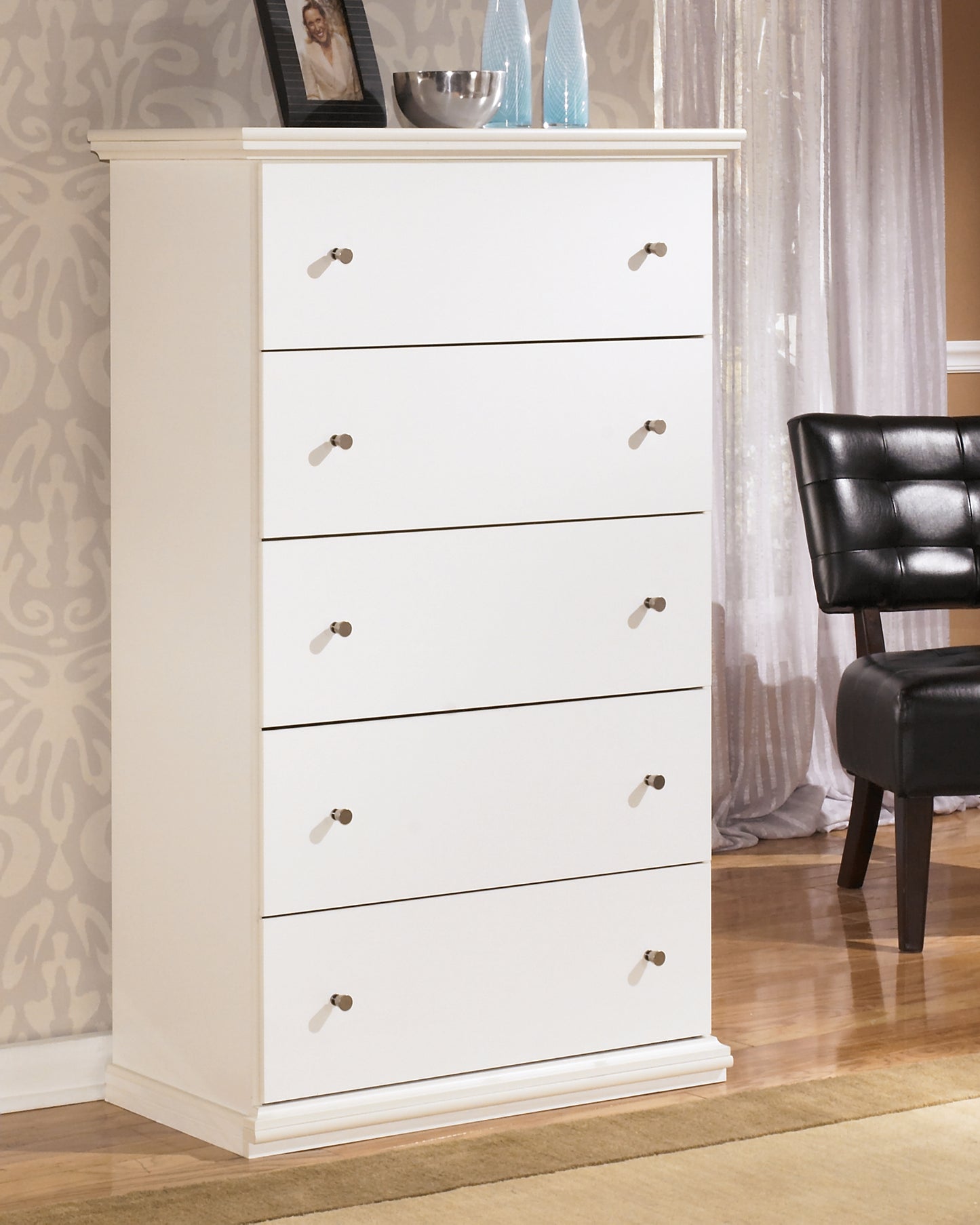Haines Furniture Outlet - Ashley Furniture - Bostwick Shoals Bedroom - Five Drawer Chest / White - B139-46