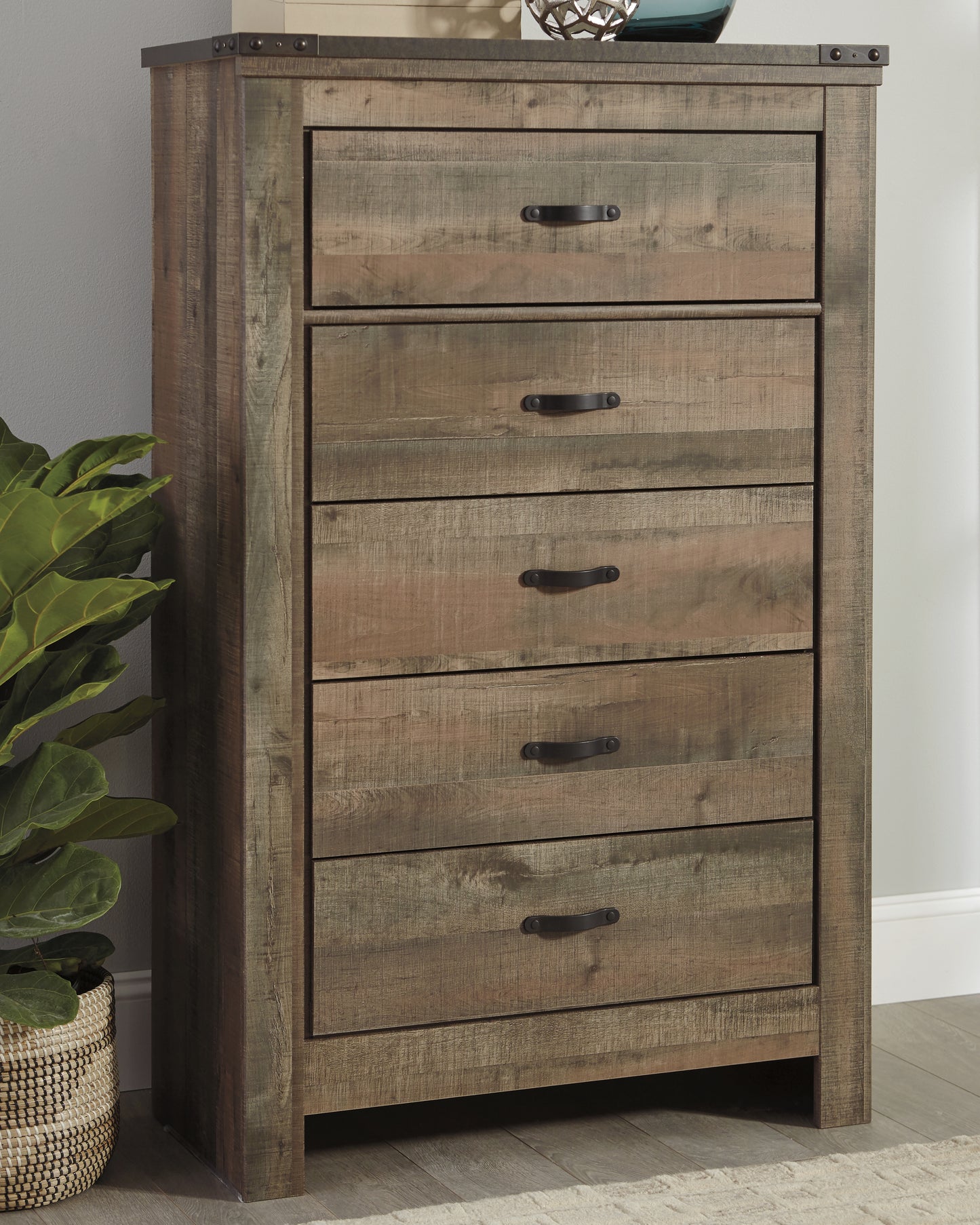 Haines Furniture Outlet - Ashley Furniture - Trinell Bedroom - Five Drawer Chest / Brown - B446-46