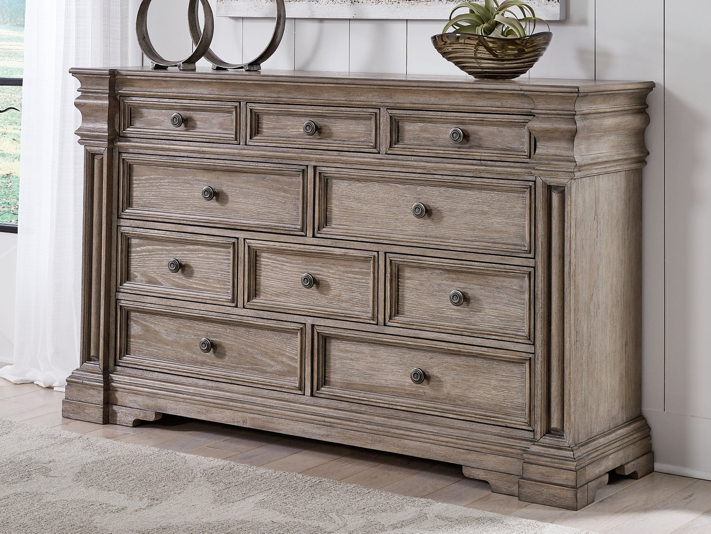 Haines Furniture Outlet - Ashley Furniture - Blairhurst Bedroom - King Panel Bed / Light Grayish Brown - B916B4
