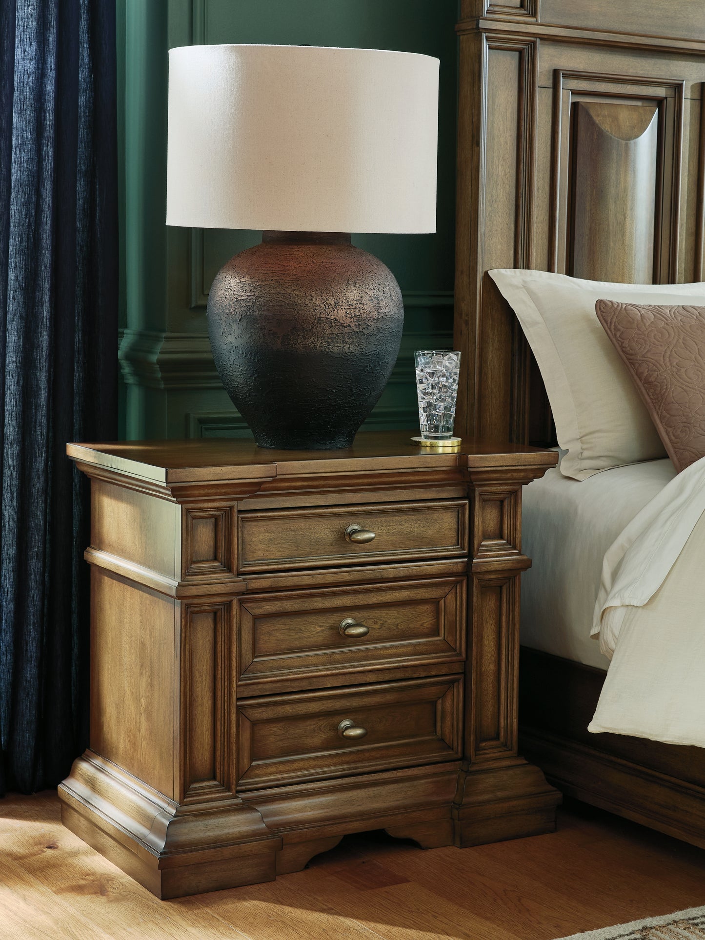 Haines Furniture Outlet - Ashley Furniture - Frantanna Bedroom - Three Drawer Night Stand / Brown - PCB949-93