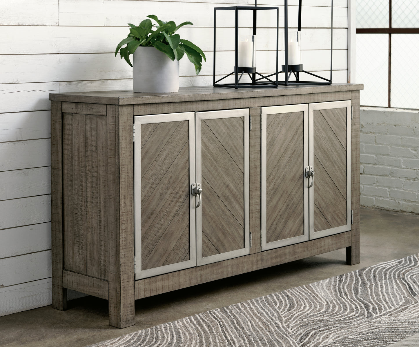 Haines Furniture Outlet - Ashley Furniture - Krystanza Dining Room - Rectangular Dining Room Table / Weathered Gray - D766-25