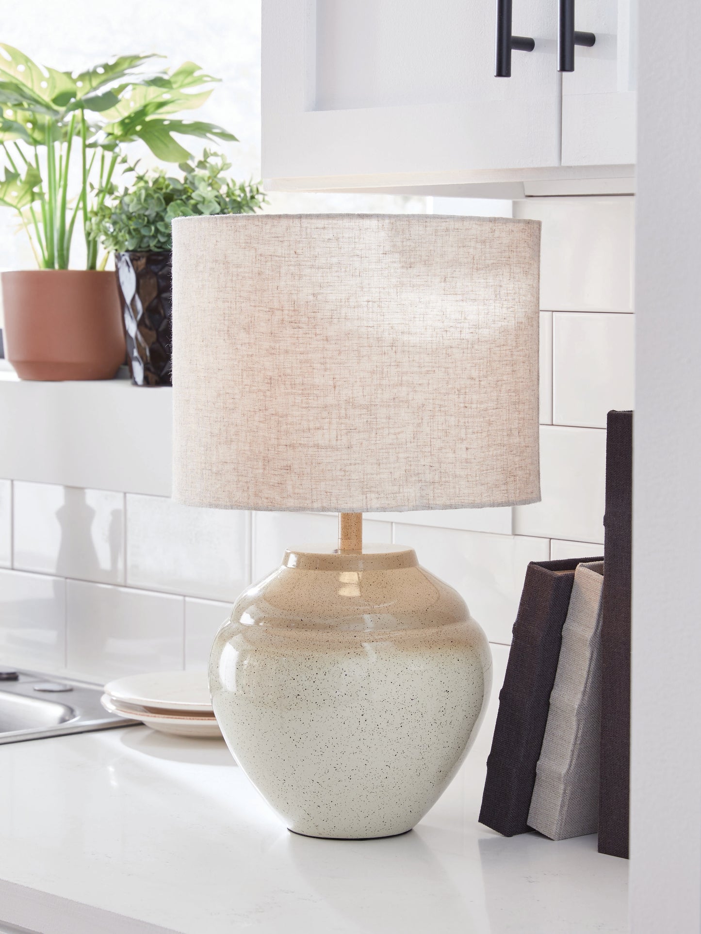 Haines Furniture Outlet - Ashley Furniture - Waldish Lighting - Metal Table Lamp (1/CN) / Cream/Beige - L200204