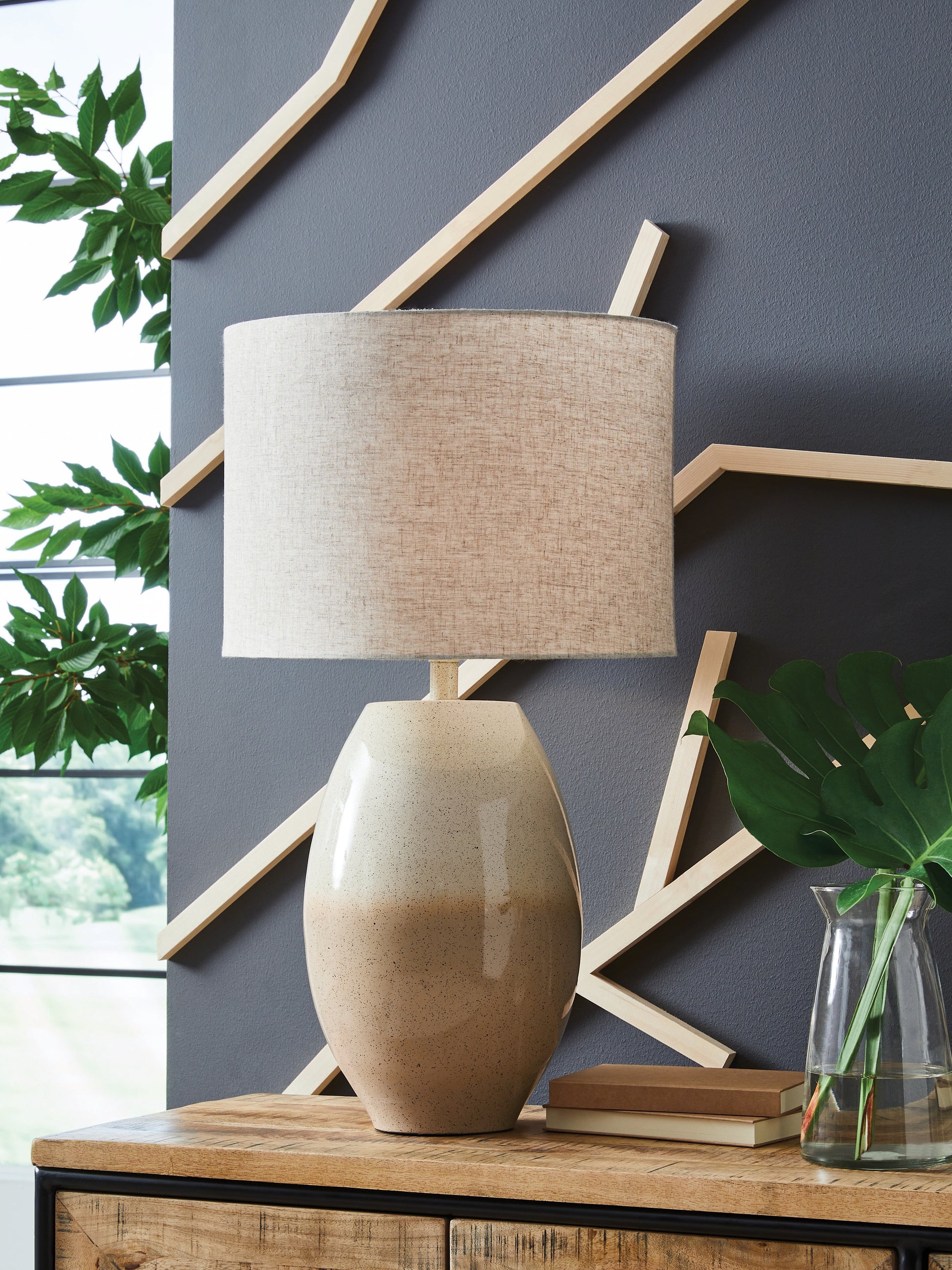 Haines Furniture Outlet - Ashley Furniture - Linas Lighting - Metal Table Lamp (1/CN) / Cream/Beige - L207594