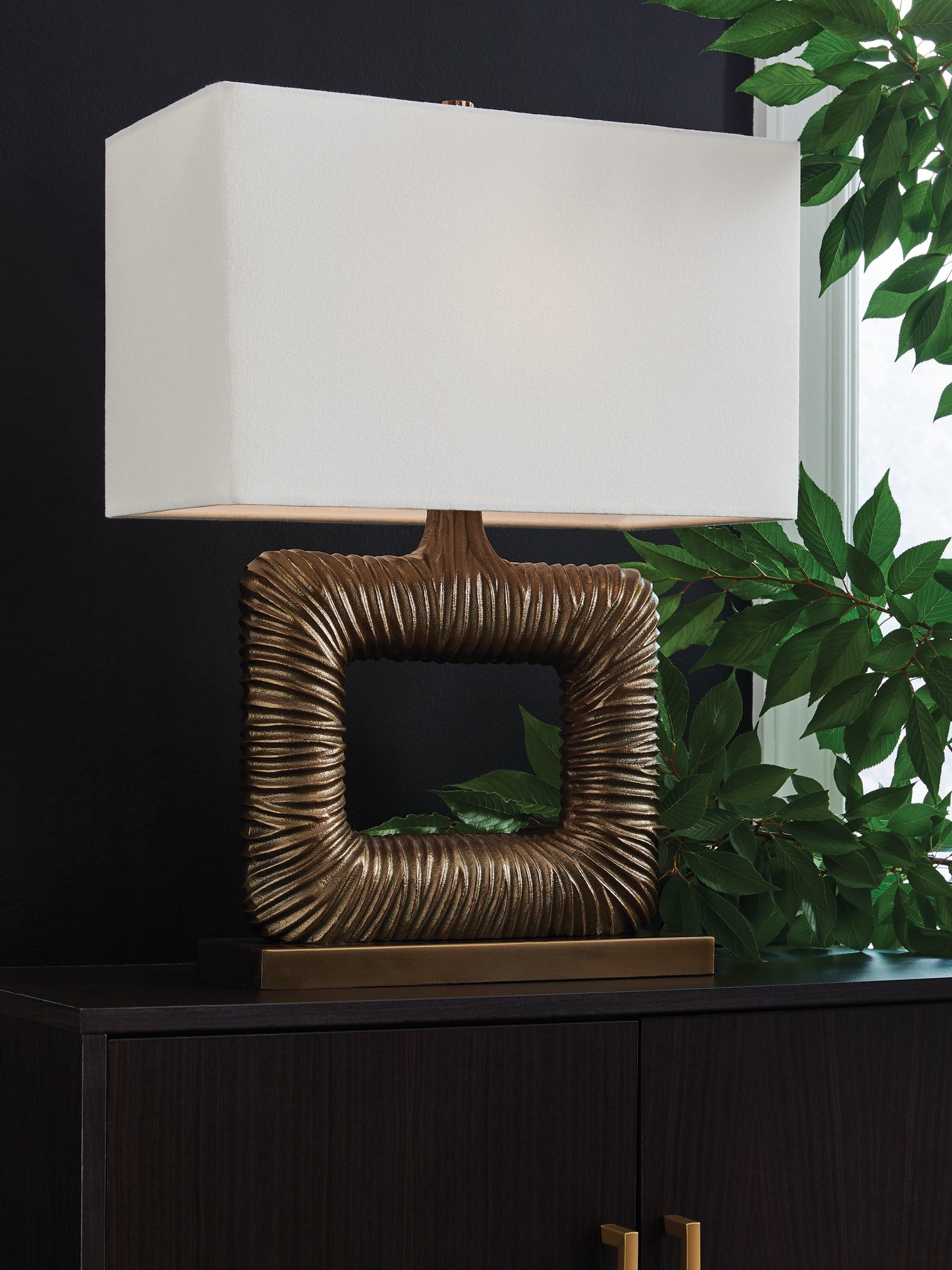 Haines Furniture Outlet - Ashley Furniture - Garronby Lighting - Metal Table Lamp (1/CN) / Antique Brass Finish - L207604