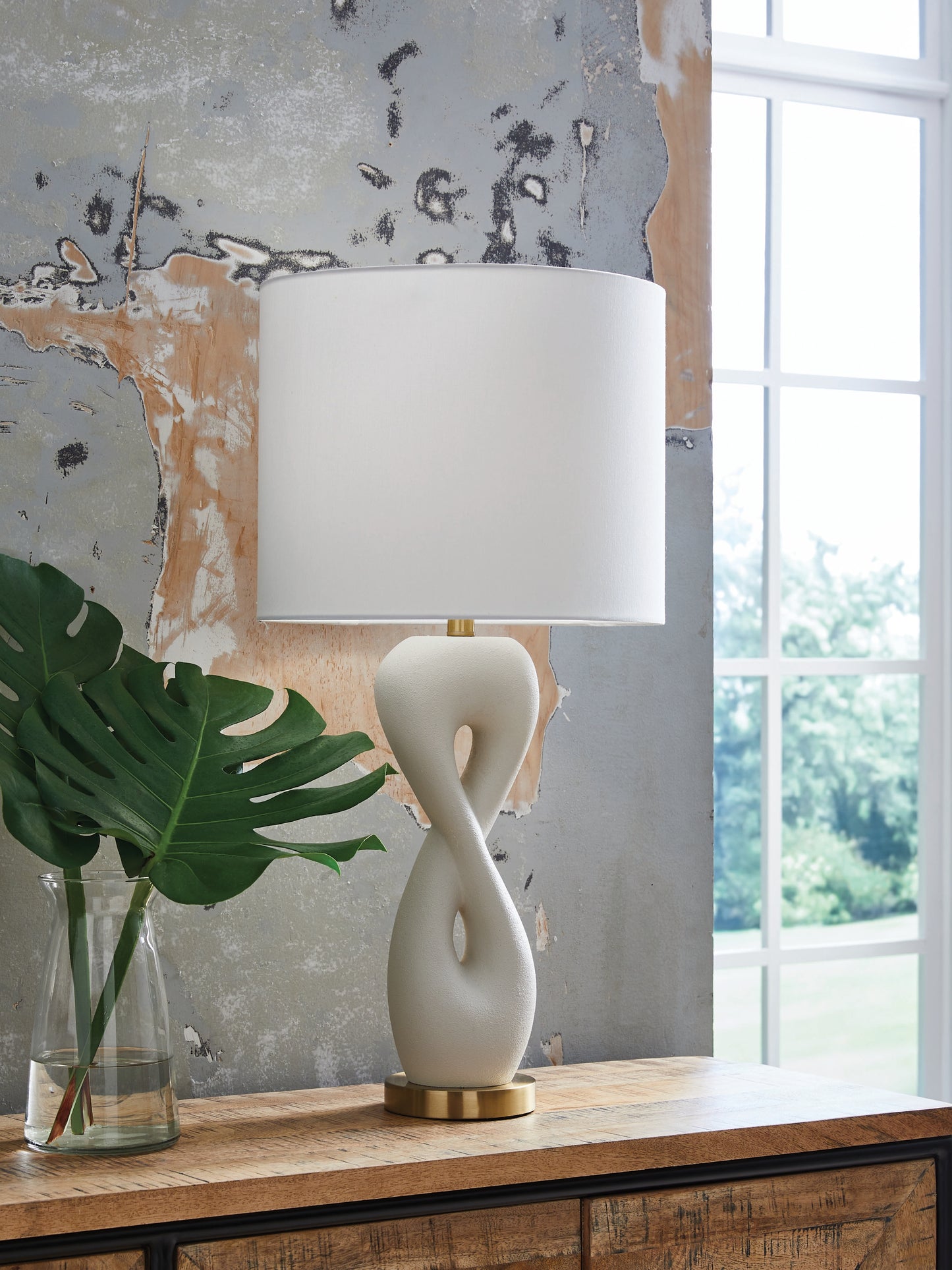 Haines Furniture Outlet - Ashley Furniture - Judrich Lighting - Poly Table Lamp (1/CN) / White/Gold Finish - L236024