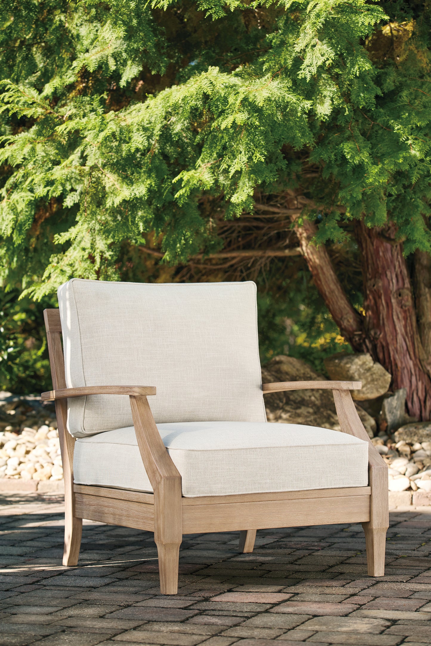 Haines Furniture Outlet - Ashley Furniture - Carter Hall Outdoor - Lounge Chair w/Cushion (1/CN) / Beige - P601-820