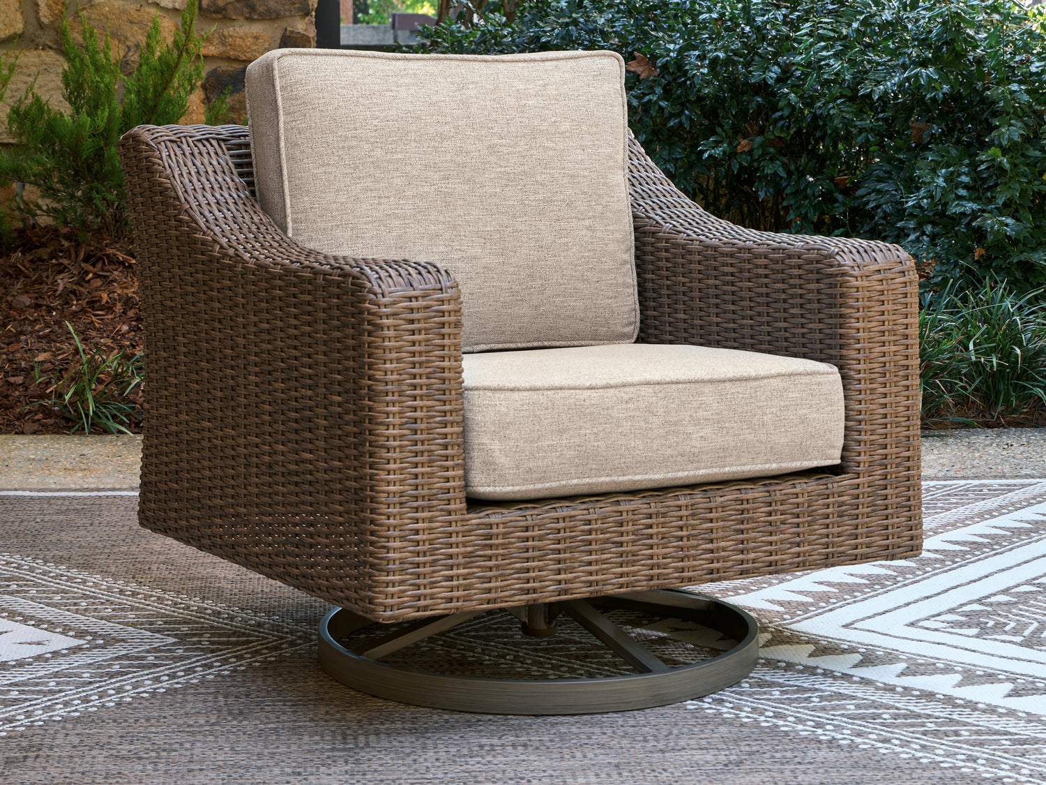 Haines Furniture Outlet - Ashley Furniture - Laguna Heights Outdoor - Swivel Lounge w/ Cushion - PCP790-821