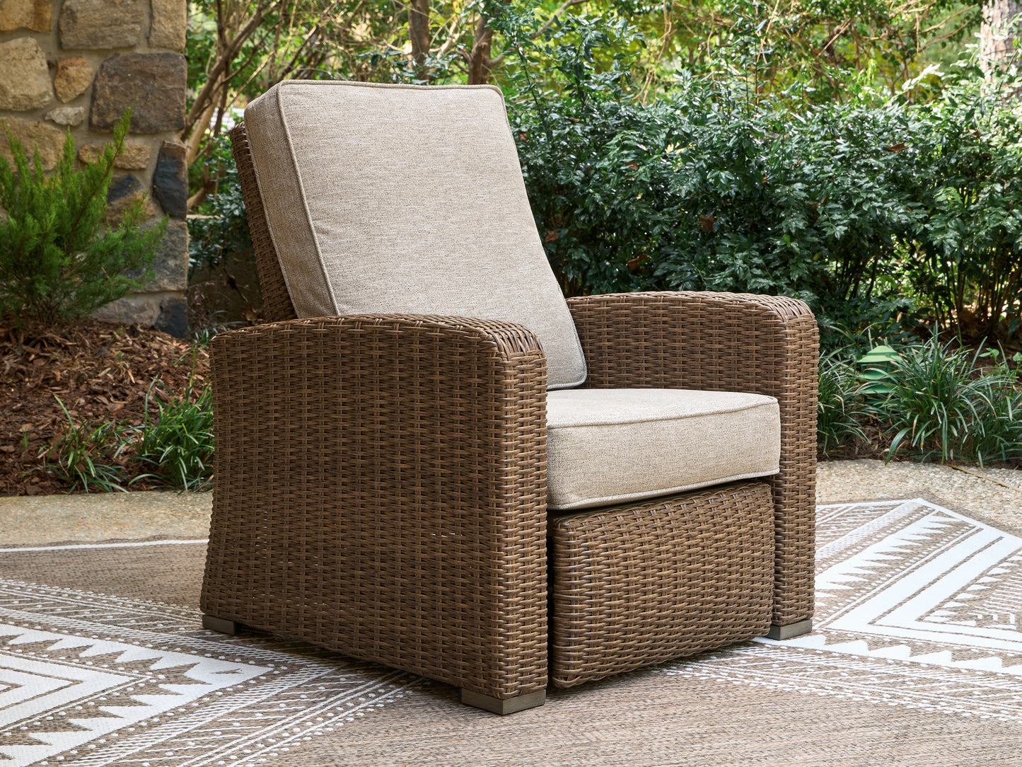 Haines Furniture Outlet - Ashley Furniture - Laguna Heights Outdoor - Recliner / Beige - PCP790-825