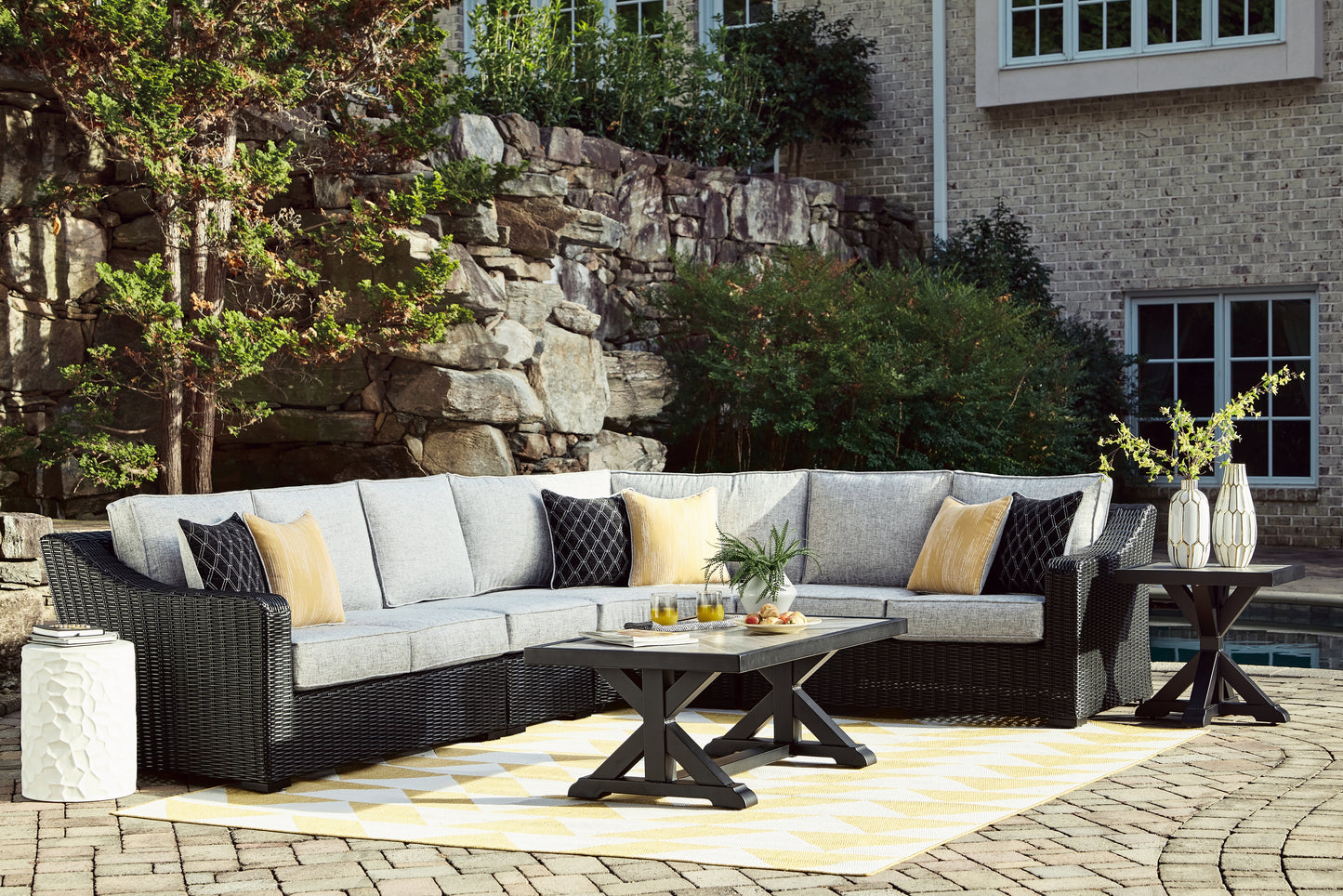 Haines Furniture Outlet - Ashley Furniture - Beachcroft Outdoor - 4-Piece Outdoor Sectional / Black/Light Gray - P792P2