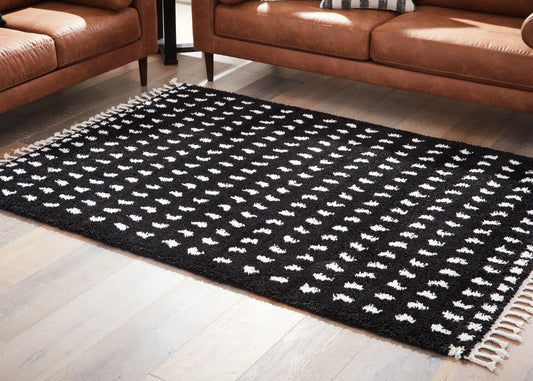 Haines Furniture Outlet - Ashley Furniture - Minston Rug - 5' x 7' Rug / Black/White - R405952