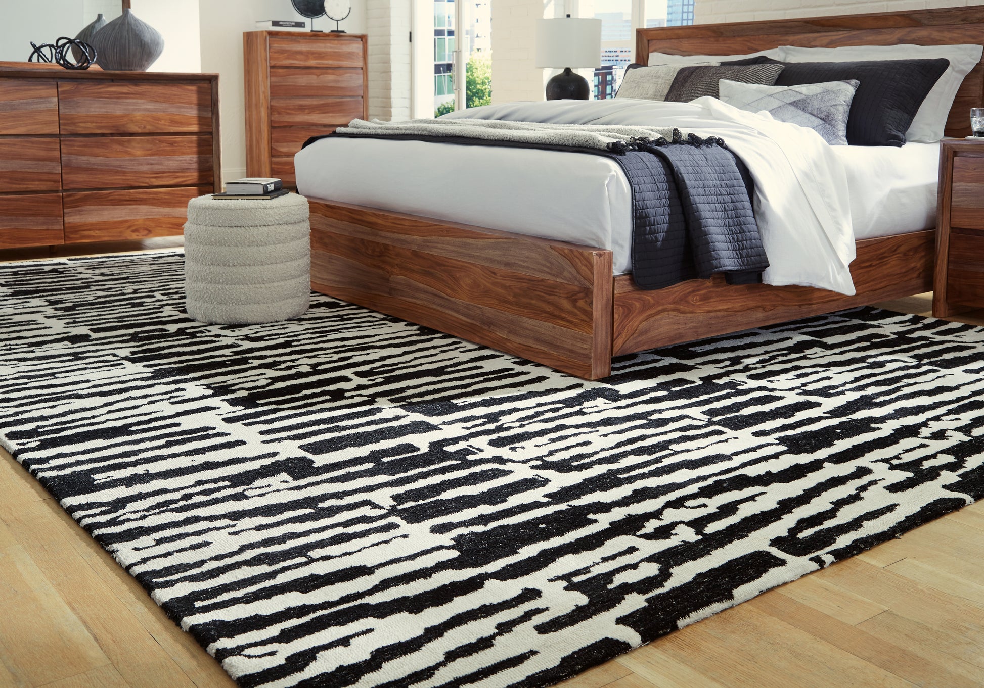 Haines Furniture Outlet - Ashley Furniture - Bramshaw Rug - 10' x 14' Rug / Black/Ivory - R406760