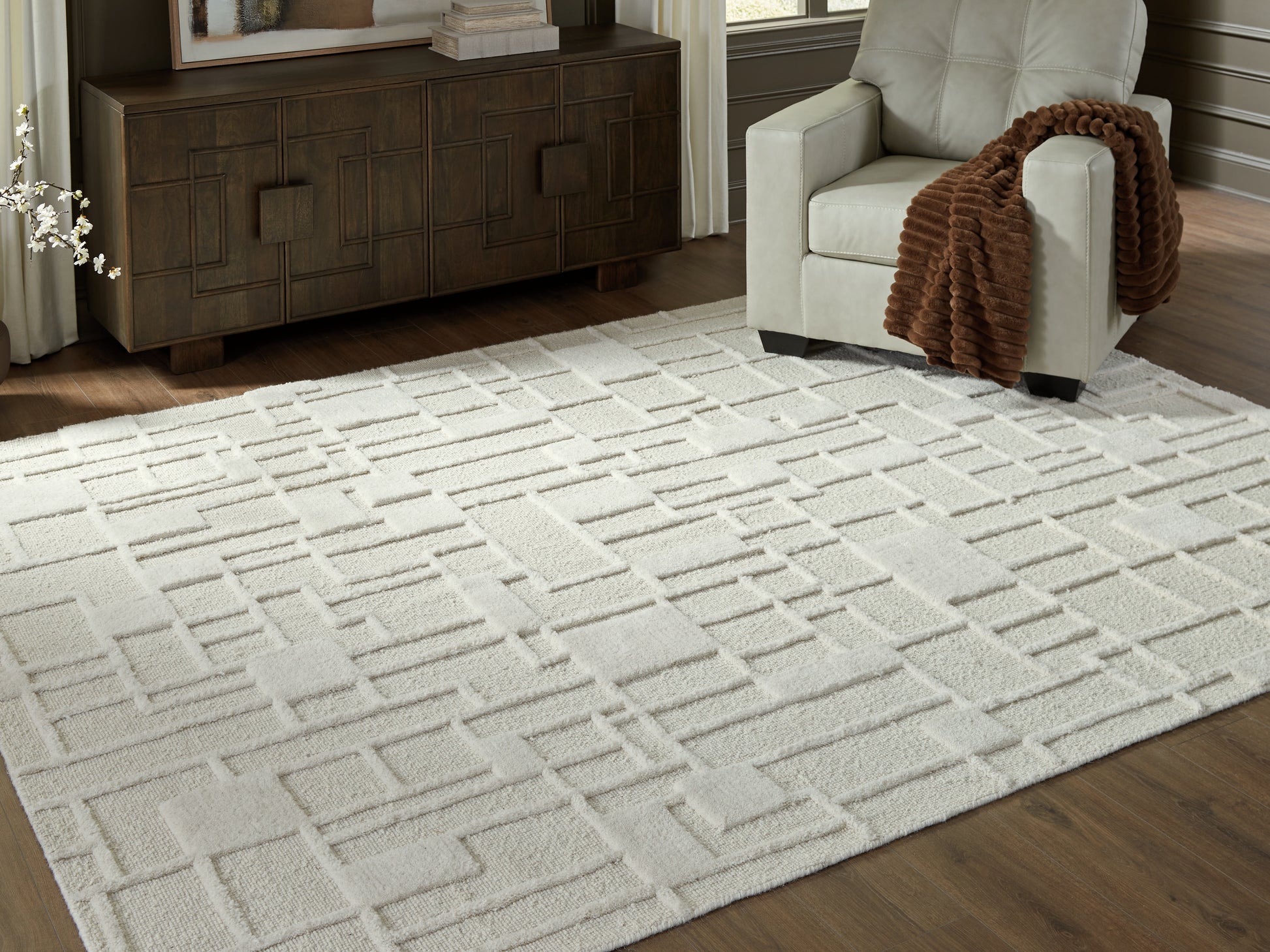 Haines Furniture Outlet - Ashley Furniture - Empriss Rug - 5' x 7' Area Rug / Ivory - R407622
