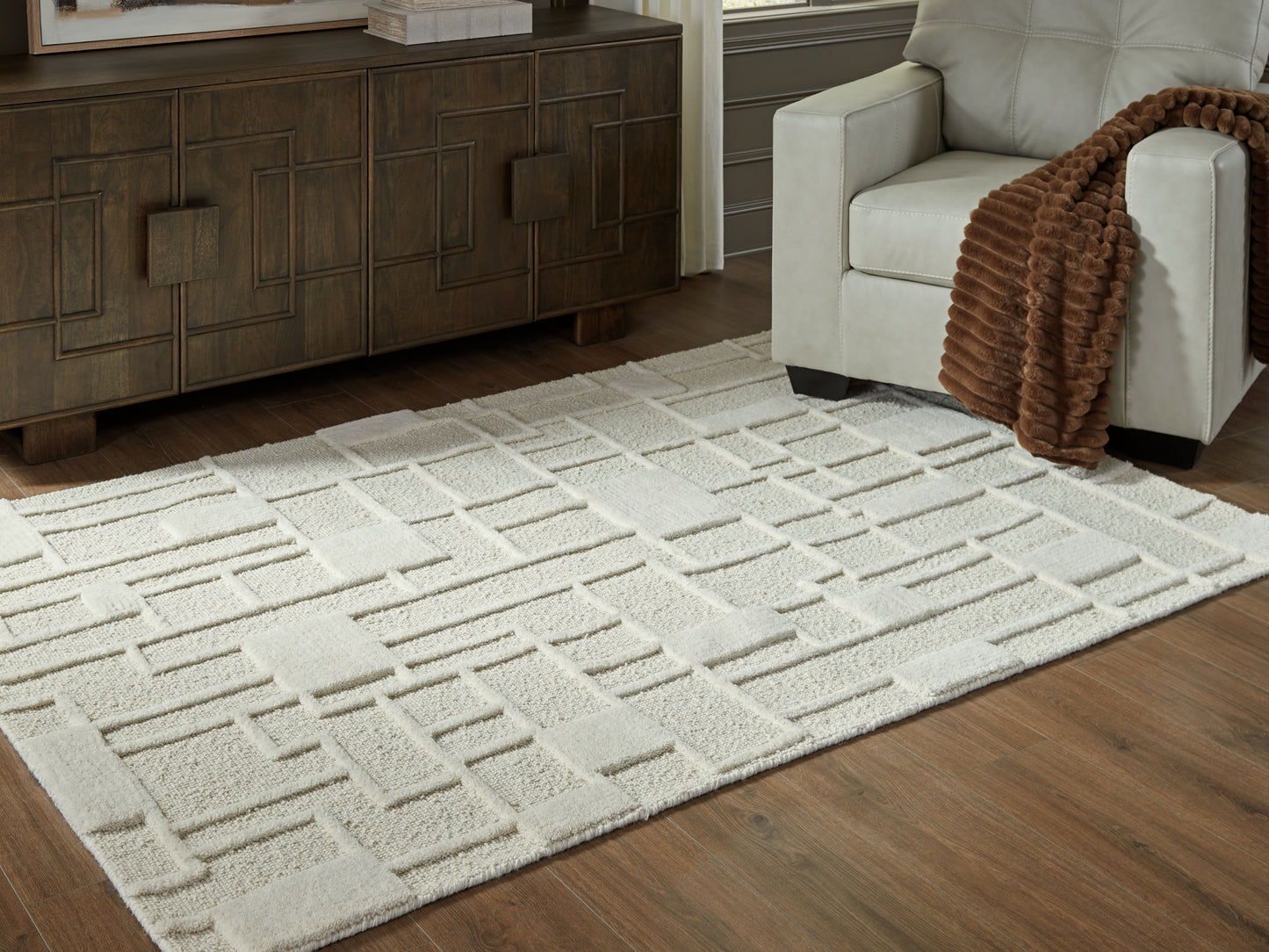 Haines Furniture Outlet - Ashley Furniture - Empriss Rug - 5' x 7' Area Rug / Ivory - R407622