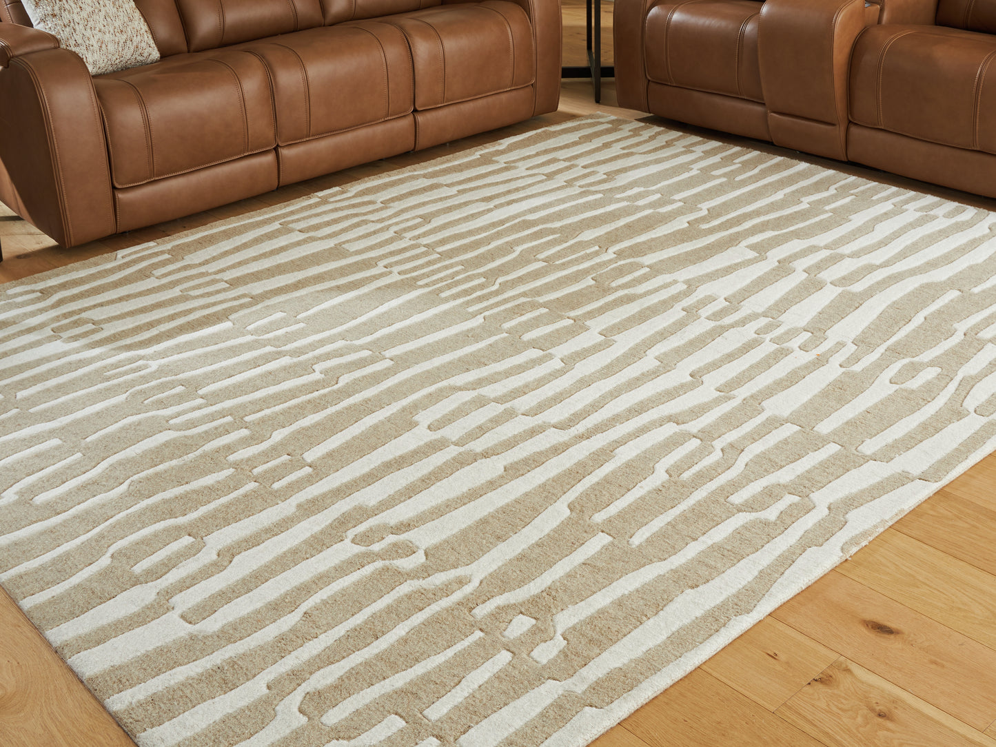 Haines Furniture Outlet - Ashley Furniture - Corrbell Rug - 5' x 7' Area Rug / Beige/White - R407632