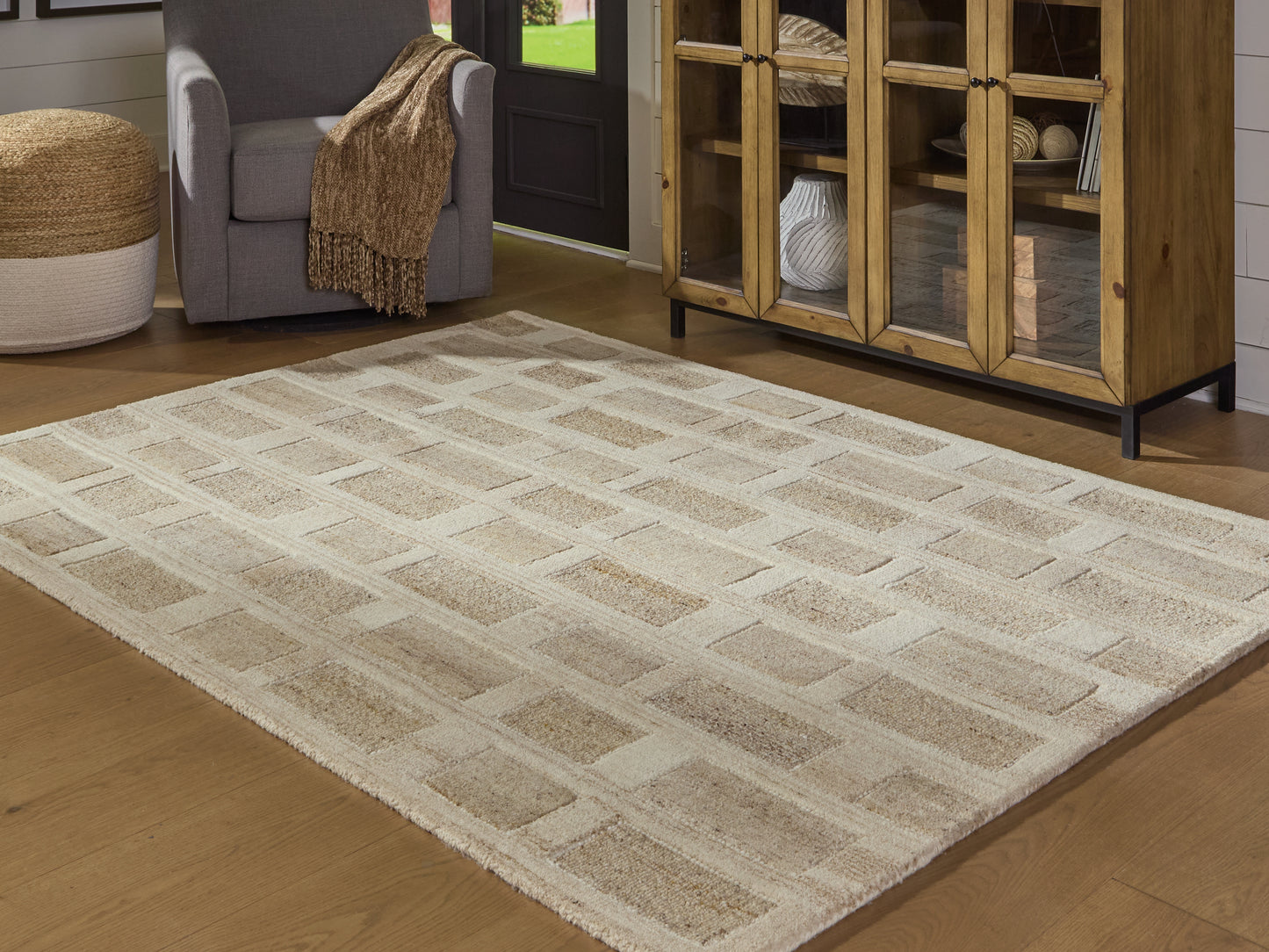 Haines Furniture Outlet - Ashley Furniture - Lisgrove Rug - 7'8" x 10' Area Rug / Tan/Brown/White - R407711