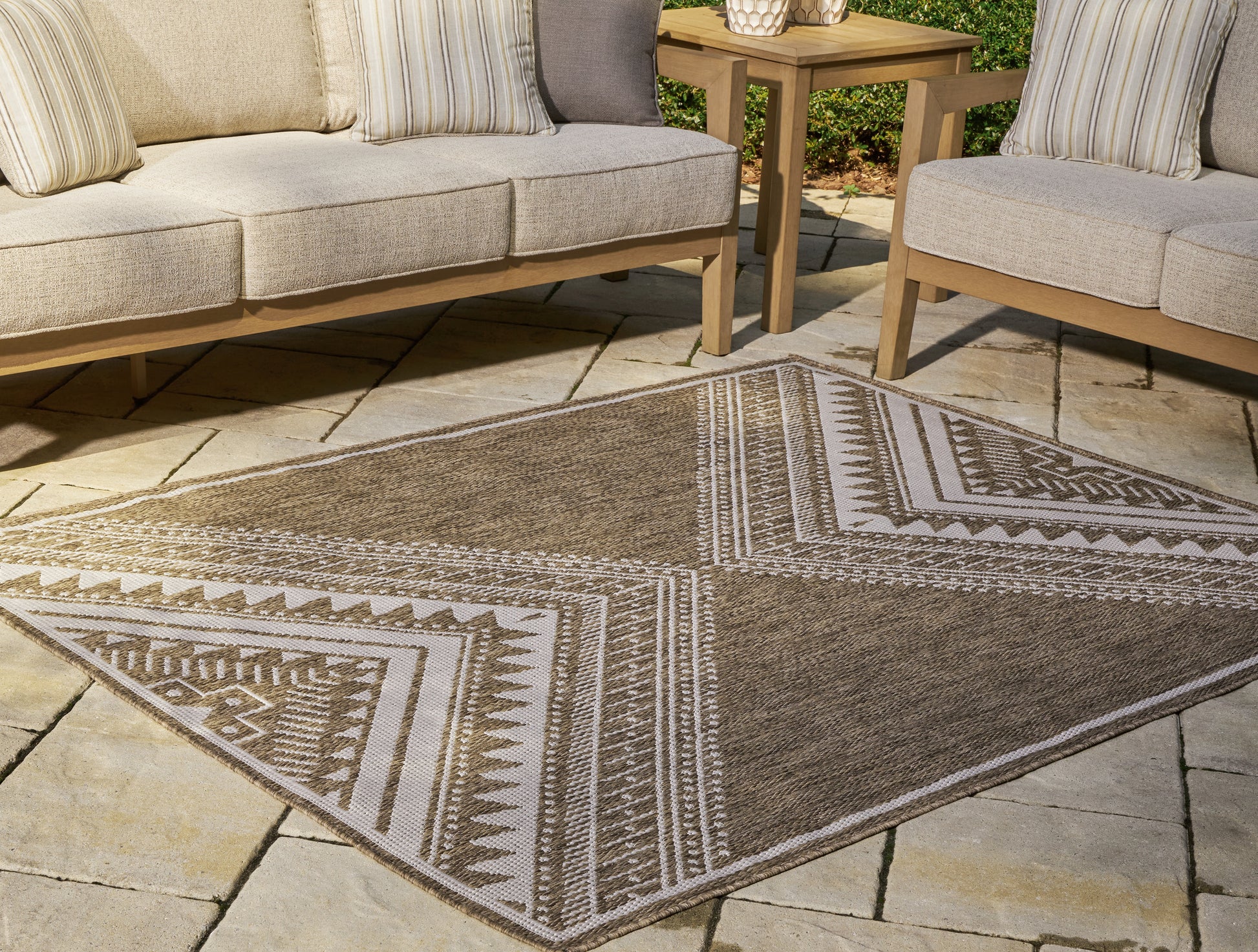 Haines Furniture Outlet - Ashley Furniture - Dunsler Rug - 5' x 7' Rug / Brown/Cream - R900012