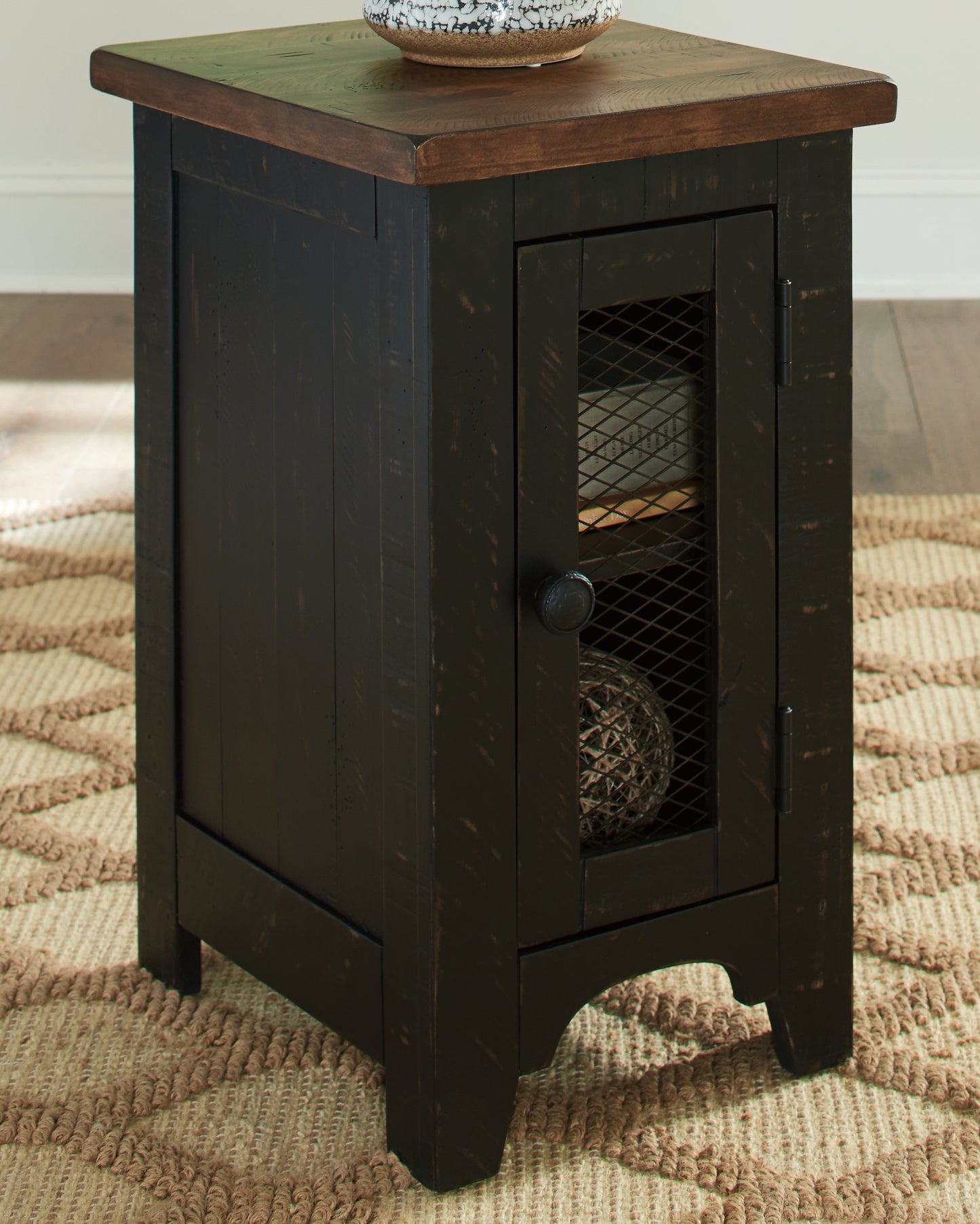 Haines Furniture Outlet - Ashley Furniture - Valebeck Chairside End Table - Chair Side End Table / Black/Brown - T468-7