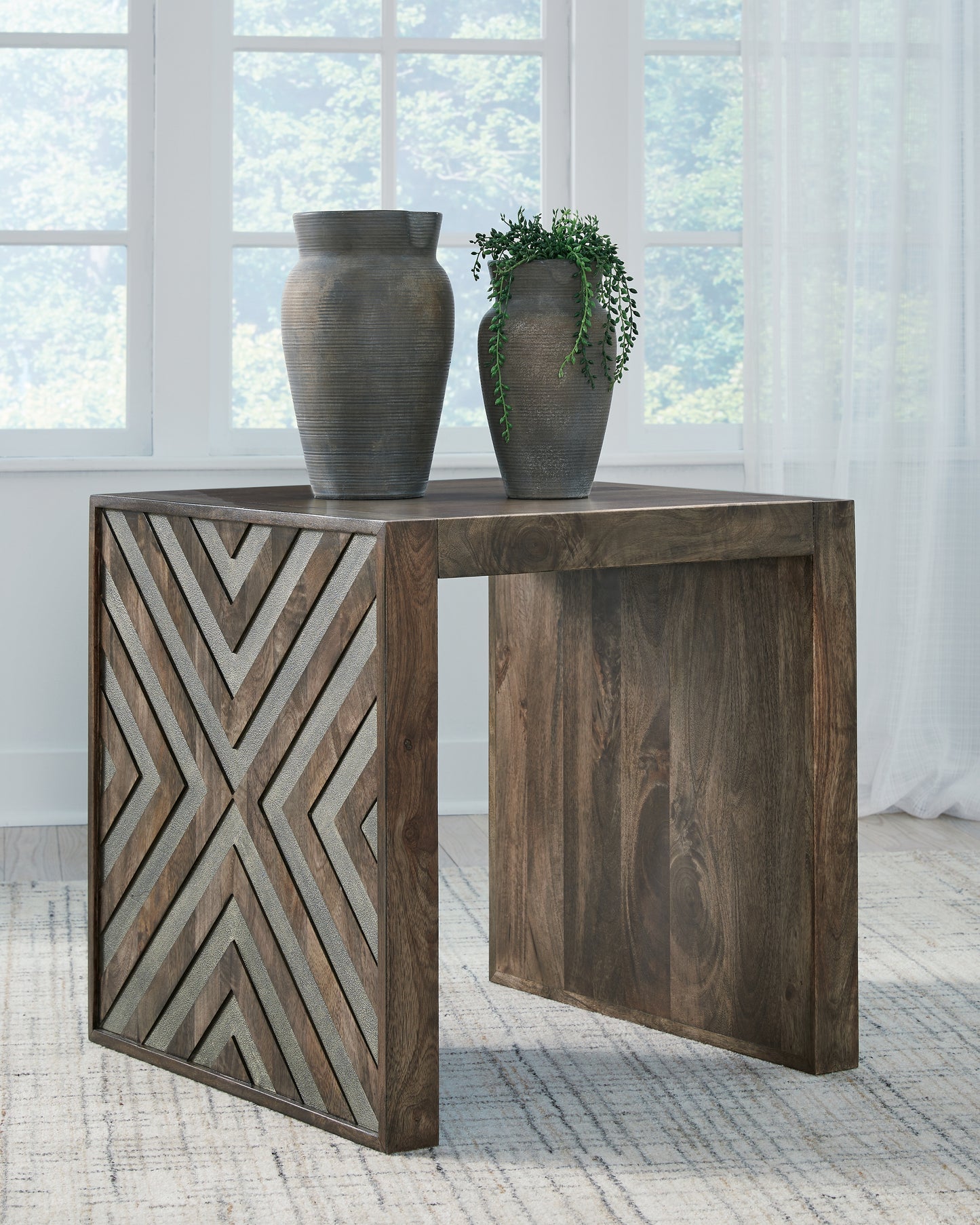 Haines Furniture Outlet - Ashley Furniture - Dreggan End Table - Square End Table / Brown - T567-2