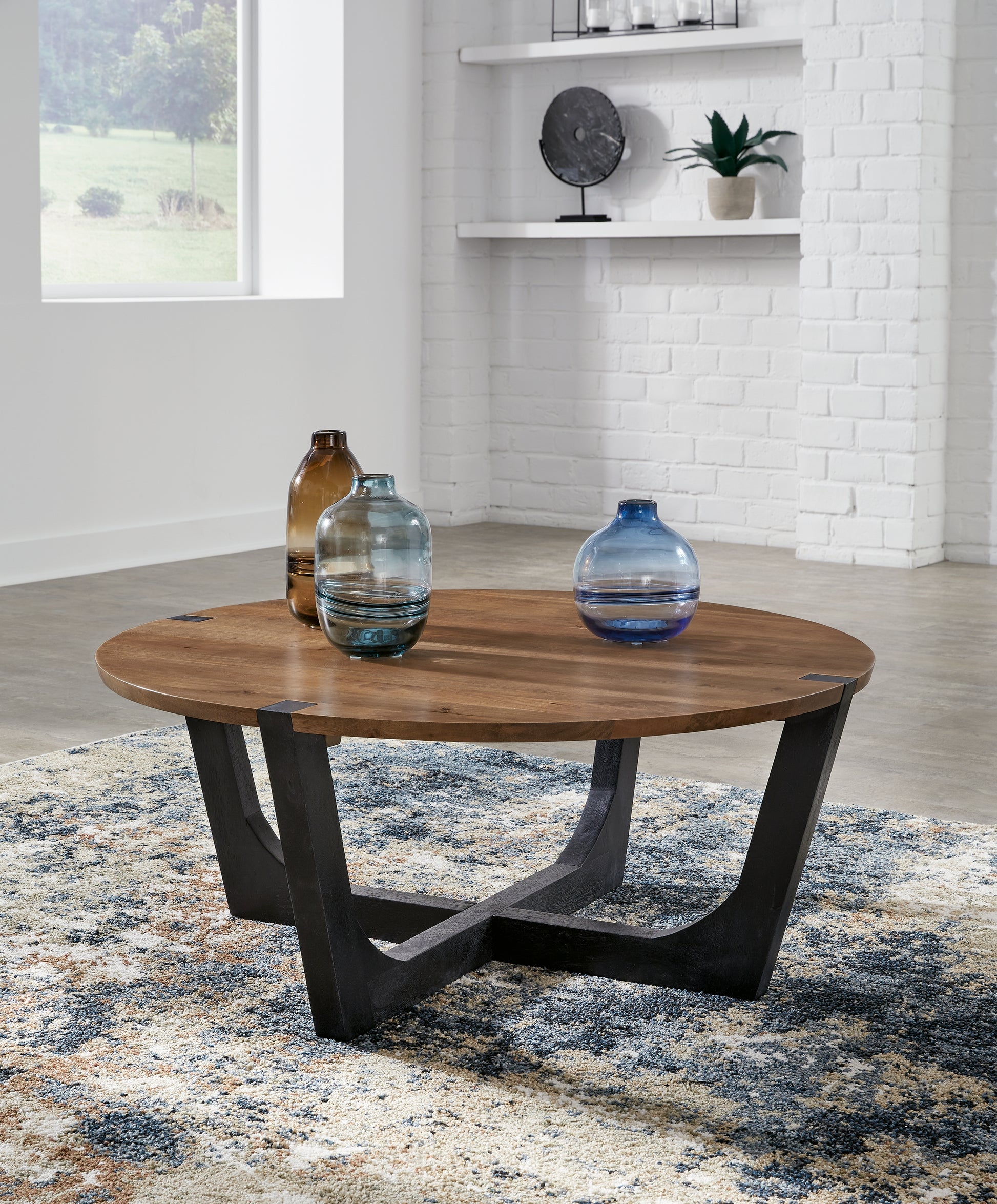 Haines Furniture Outlet - Ashley Furniture - Hanneforth Coffee Table - Round Cocktail Table / Brown/Black - T726-8