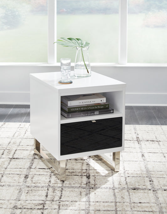 Haines Furniture Outlet - Ashley Furniture - Gardoni Chairside End Table - Chair Side End Table / White/Black - T756-7