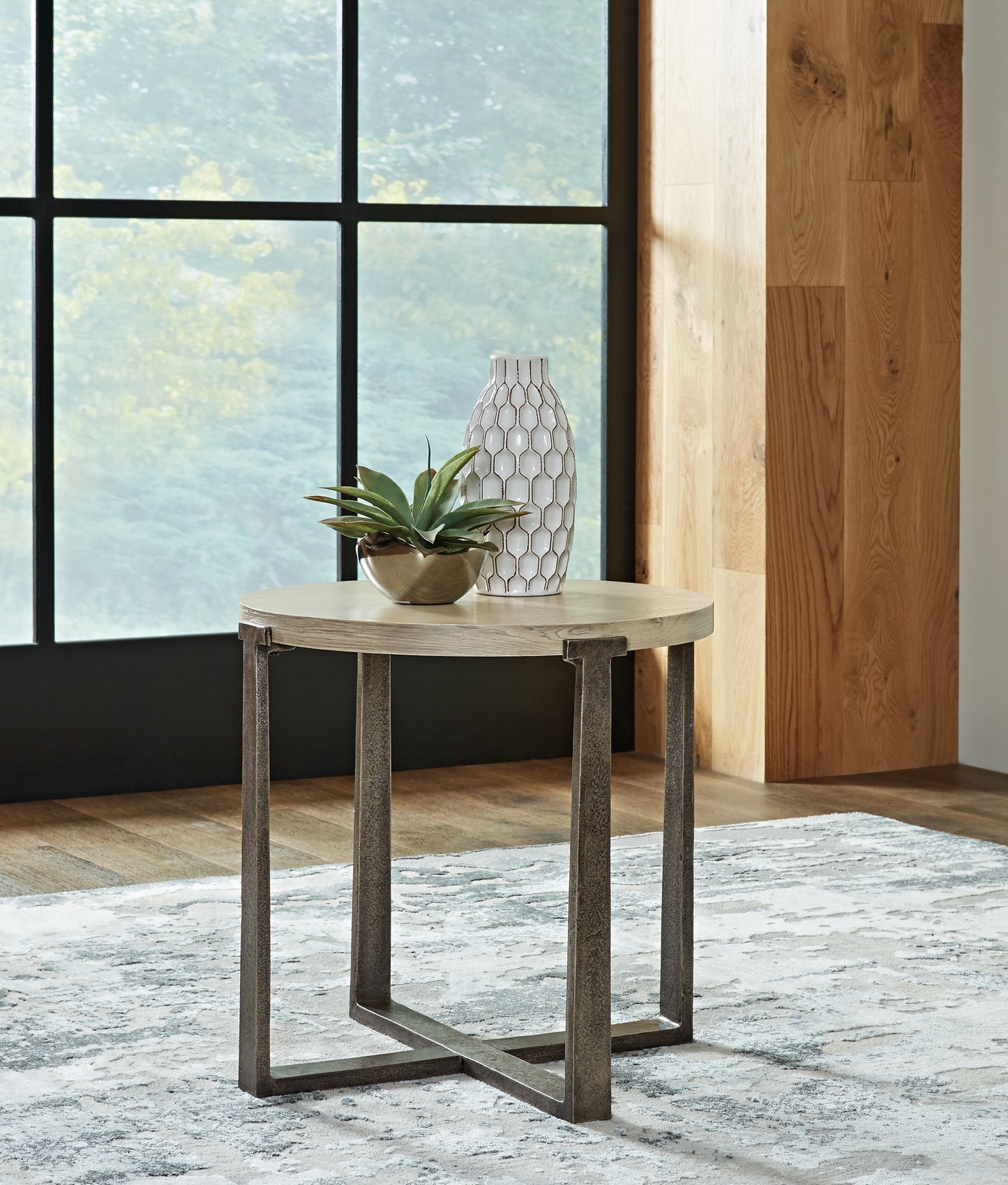 Haines Furniture Outlet - Ashley Furniture - Dalenville End Table - Round End Table / Gray - T965-6